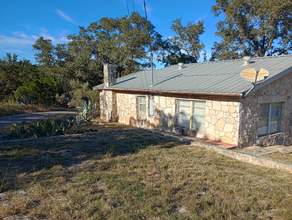 585 Indigo Trl in Pipe Creek, TX - Building Photo - Building Photo