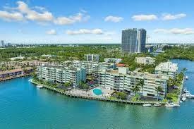 16565 NE 26th Ave in North Miami Beach, FL - Building Photo