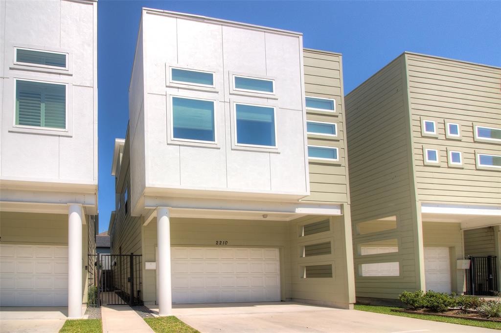 2210 Hutchins St in Houston, TX - Building Photo