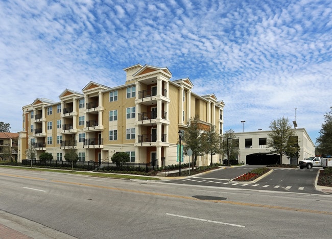 Village Park Senior in Winter Park, FL - Foto de edificio - Building Photo