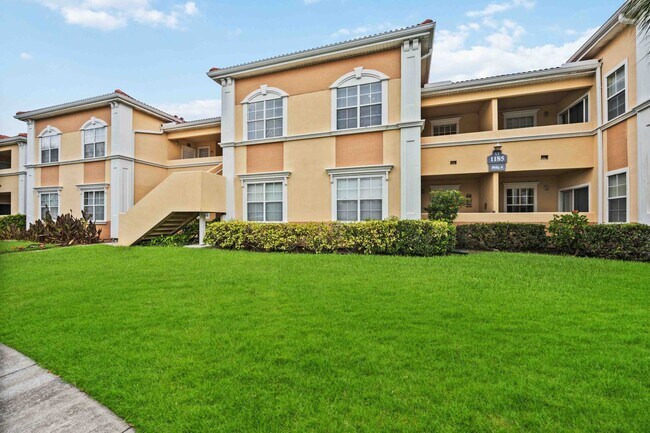 1185 Villagio Cir in Sarasota, FL - Building Photo - Building Photo