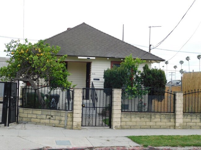 616 W 58th St in Los Angeles, CA - Foto de edificio - Building Photo
