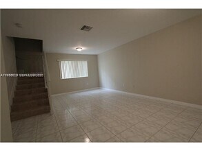 6761 NW 182nd St in Hialeah, FL - Building Photo - Building Photo