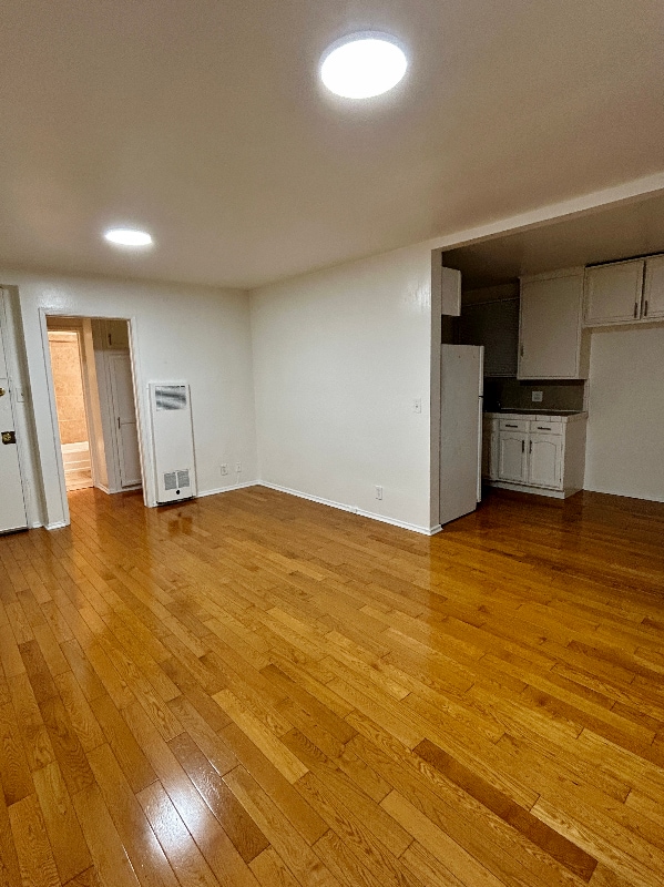 1737 N Sycamore Ave, Unit 211 in Los Angeles, CA - Foto de edificio - Building Photo