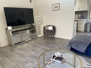 8650 Belford Ave in Los Angeles, CA - Building Photo - Building Photo