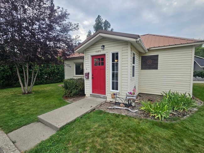 property at 1025 N 1st St