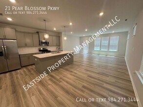 21 Pear Blossom Pkwy in Clayton, NC - Building Photo - Building Photo