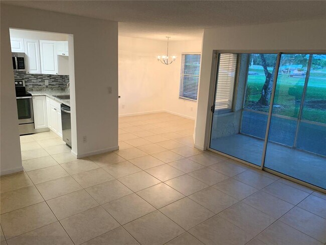 1013 Coral Club Dr, Unit 1013 in Coral Springs, FL - Foto de edificio - Building Photo