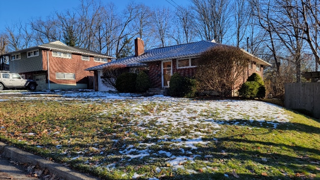 property at 404 Crestwood Ct