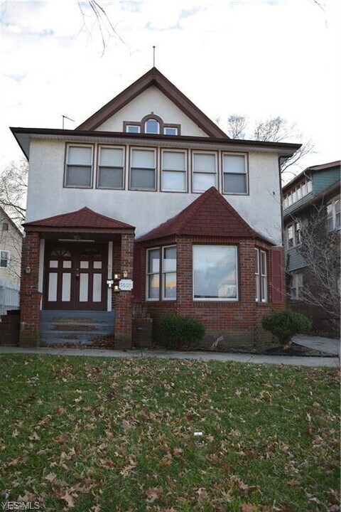 9605 Clifton Blvd in Cleveland, OH - Building Photo