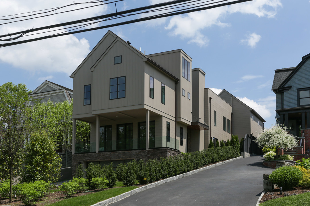 141 Milbank Ave in Greenwich, CT - Building Photo