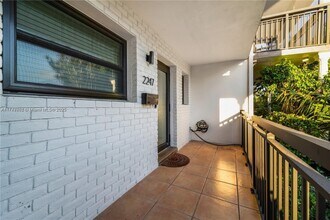 2247 NE 122nd St in North Miami, FL - Building Photo - Building Photo