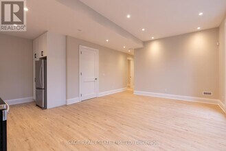 185 Fairholme Ave in Toronto, ON - Building Photo - Building Photo