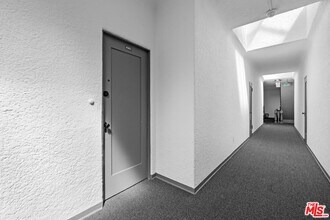 129 N Swall Dr in Los Angeles, CA - Building Photo - Building Photo