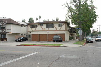 6270 Cedros Ave in Van Nuys, CA - Building Photo - Building Photo