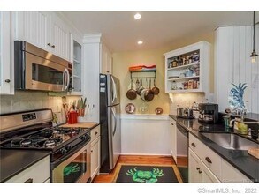 25 Dorr St in Branford, CT - Building Photo - Building Photo