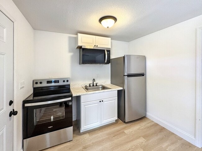 property at 4605 N Hubert Ave