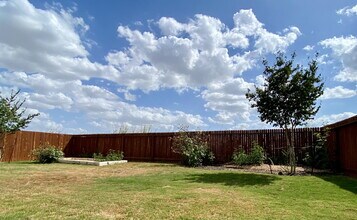 3952 Legend Meadows in New Braunfels, TX - Building Photo - Building Photo