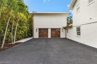 6155 Standing Oaks Ln in Naples, FL - Building Photo - Building Photo