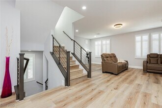 8095 Carpenter Creek Ave in Las Vegas, NV - Building Photo - Building Photo