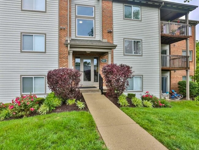 8831 Eagleview Dr, Unit Apt 7 in Beckett Ridge, OH - Building Photo - Building Photo