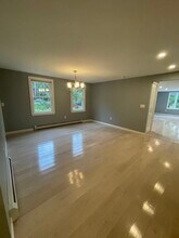 1 Sahin Way in York, ME - Foto de edificio - Building Photo