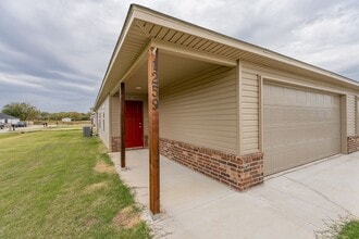 1259 Oak St in Lincoln, AR - Building Photo - Building Photo