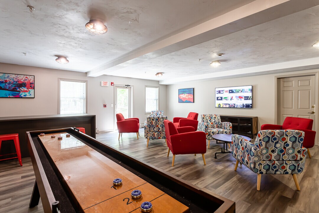 University & Woodland Crossing Photo