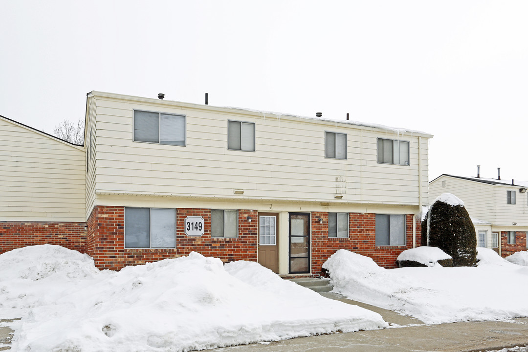 Village Manor Townhomes in Port Huron, MI - Building Photo