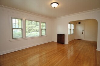2330 SE 22nd Ave-Unit -1 in Portland, OR - Building Photo - Building Photo