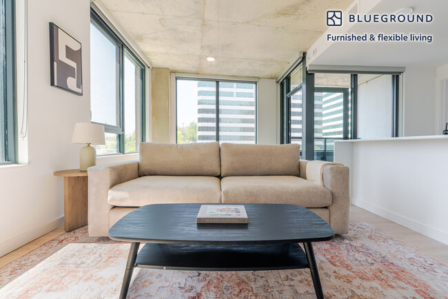 3030 Potomac Ave, Unit FL3-ID1027 in Arlington, VA - Foto de edificio - Building Photo