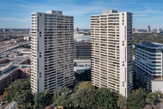 The Greenway in Houston, TX - Foto de edificio - Building Photo