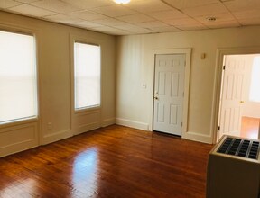 656 Second St-Unit -1 in Fall River, MA - Building Photo - Building Photo