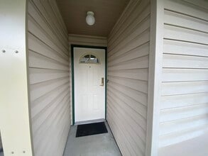 1900 Bowen Rd in Nanaimo, BC - Building Photo - Building Photo