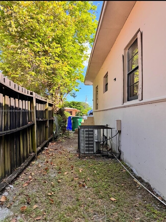 1829 NW 50th St in Miami, FL - Building Photo - Building Photo