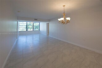 1717 Whitehall Dr in Davie, FL - Building Photo - Building Photo