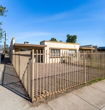 6742 W Palmaire Ave, Unit 2 in Glendale, AZ - Building Photo - Building Photo