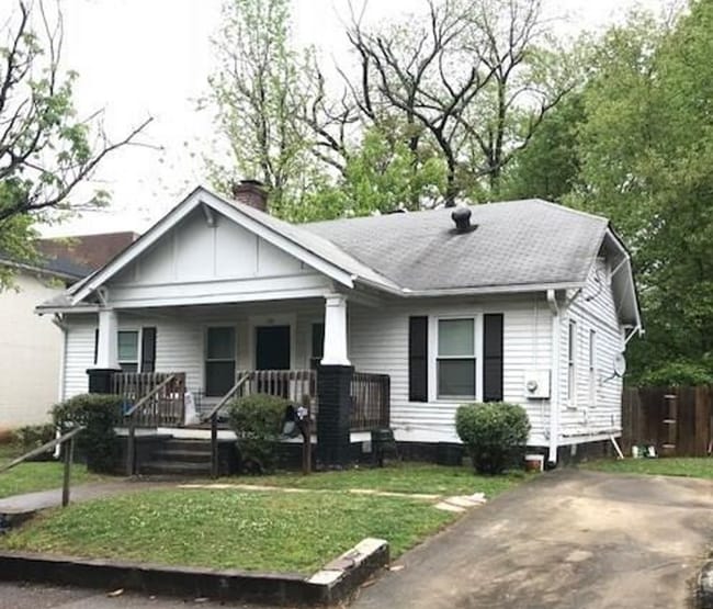 property at 20 Whitehouse Dr SW