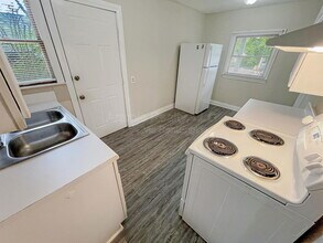 195 Hedges St SE in Marietta, GA - Building Photo - Building Photo