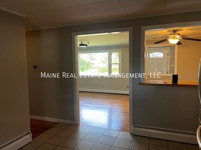 287 Old County Rd in Hampden, ME - Foto de edificio - Building Photo