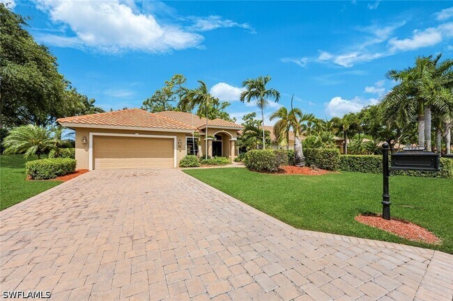 1221 Briarwood Ct in Naples, FL - Building Photo - Building Photo