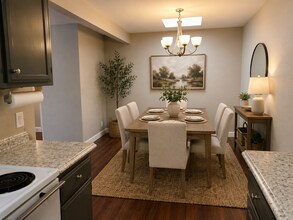 1529 Oak Ave in Davis, CA - Building Photo - Building Photo