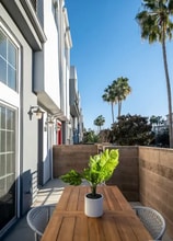 5400 Playa Vista Dr in Los Angeles, CA - Foto de edificio - Building Photo