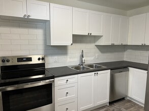 32 Washburn St in Prince Edward, ON - Building Photo - Building Photo