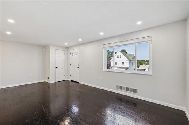 1611 Alverado Ave in Pittsburgh, PA - Building Photo - Building Photo