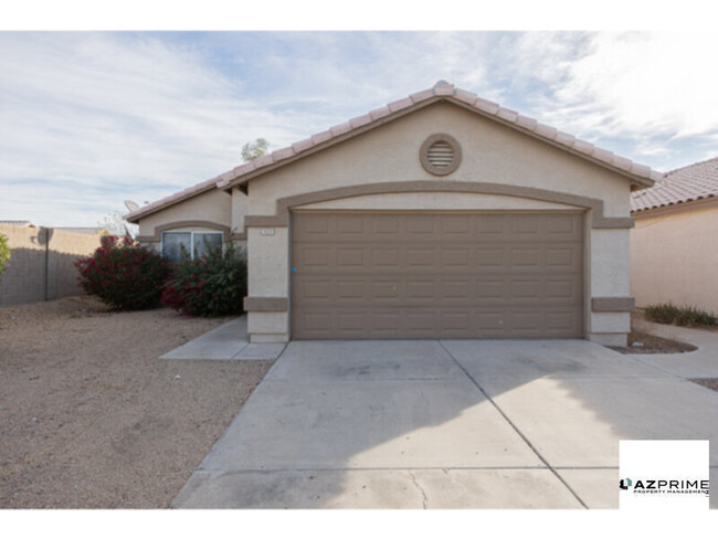 4215 N 107th Ln in Phoenix, AZ - Foto de edificio - Building Photo