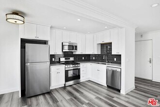 909 Croft Ave in Los Angeles, CA - Building Photo - Building Photo