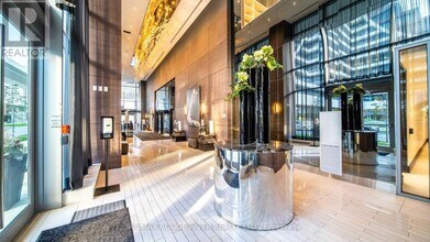 33 Shore Breeze Dr in Toronto, ON - Building Photo - Building Photo