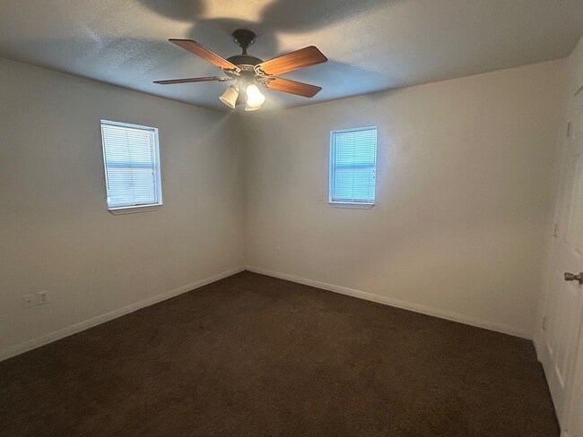 4692 Old Dallas Rd in Elm Mott, TX - Building Photo - Building Photo