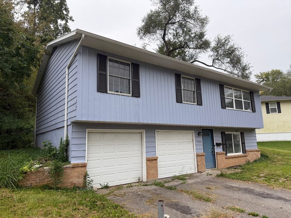 6233 Washington Ave in Kansas City, KS - Building Photo